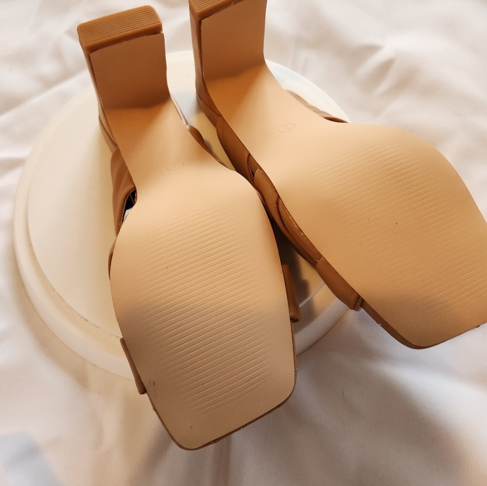 Square Toe Bowtie Heels - Picture 4 of 7
